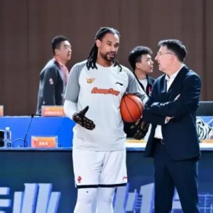 世界杯直播客户端下载-杜锋一战引众怒！外援选择失败，防守大空，用人还一塌糊涂！