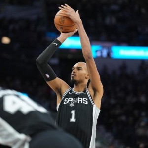 世界杯高清直播-过于超模，文班26分钟18中10爆砍33分10板2断2帽，三分12中7